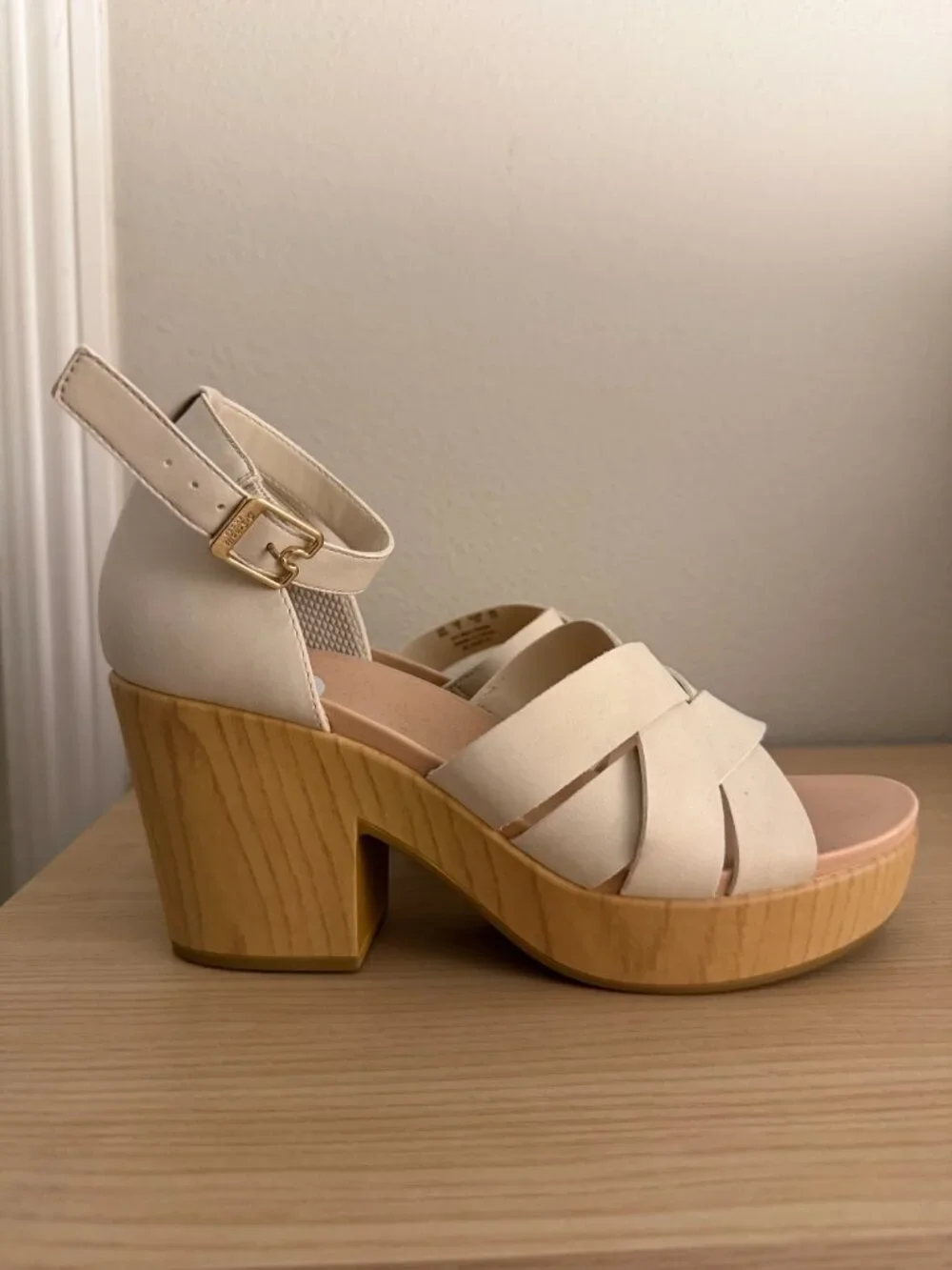 Dr. Scholls cream whitecap